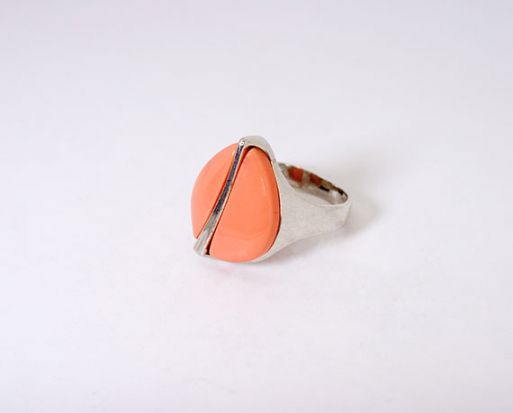Серебряное кольцо с кораллом 46467 купить в магазине Самоцветы мира