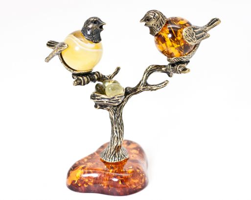 Сувенир янтарь птички на дереве 270 ― Самоцветы мира