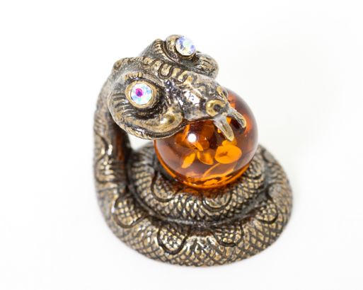 Сувенир янтарь змейка с шариком 2112* ― Самоцветы мира