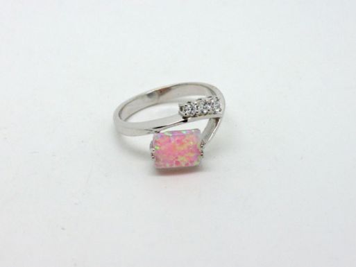 Кольцо из серебра с опалом розовым синтетическим прямоугольник 6х8 мм 46796 ― Самоцветы мира