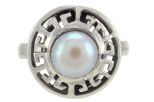 Кольцо из серебра с жемчугом белым шар 9 мм Грация 46874