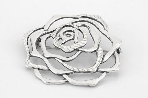 Серебряная брошь цветок 47264 купить в магазине Самоцветы мира