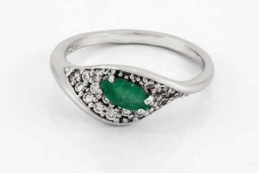 Серебряное кольцо с изумрудом и фианитами 47360 купить в магазине Самоцветы мира