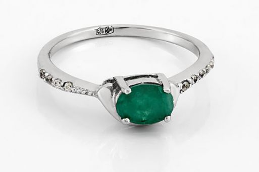 Серебряное кольцо с изумрудом и фианитами 47364 купить в магазине Самоцветы мира