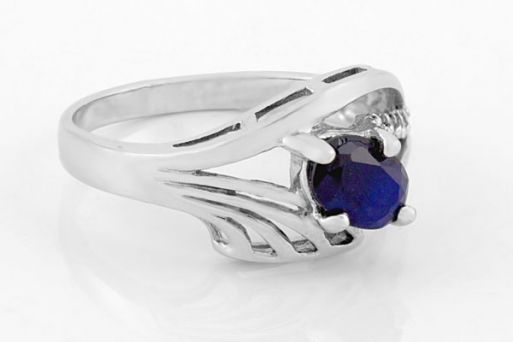 Серебряное кольцо с сапфиром и фианитами 47433 купить в магазине Самоцветы мира