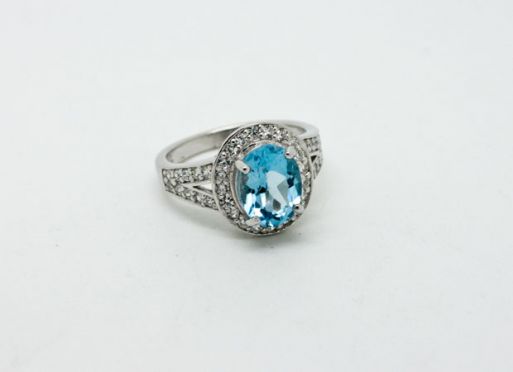 Серебряное кольцо с топазом и фианитами 47488 купить в магазине Самоцветы мира