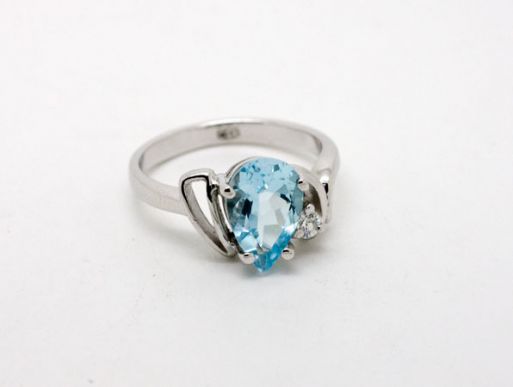 Серебряное кольцо с топазом и фианитами 47490 купить в магазине Самоцветы мира