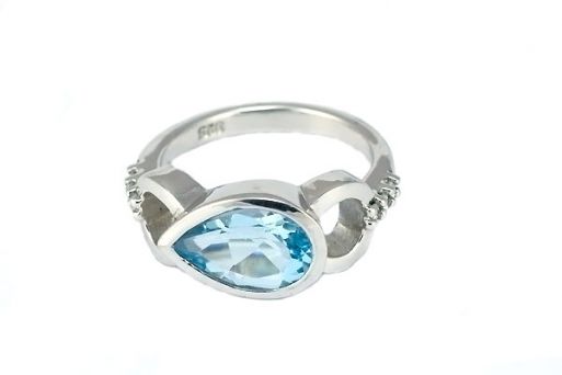 Серебряное кольцо с топазом и фианитами  47510 купить в магазине Самоцветы мира