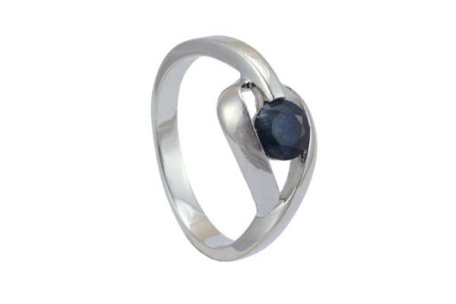 Серебряное кольцо с сапфиром 47609 купить в магазине Самоцветы мира