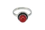 Кольцо из серебра с кораллом красным шар 8 мм кнопка 47744