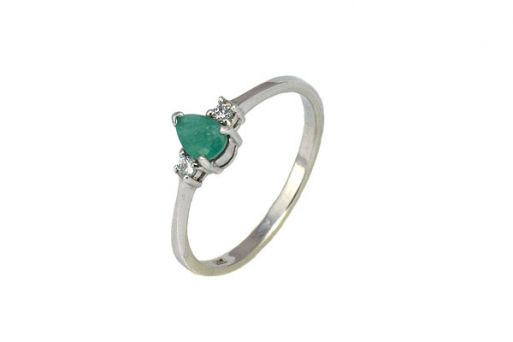 Серебряное кольцо с изумрудом и фианитами 47933 купить в магазине Самоцветы мира