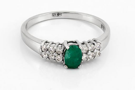 Серебряное кольцо с изумрудом и фианитами 47951 купить в магазине Самоцветы мира