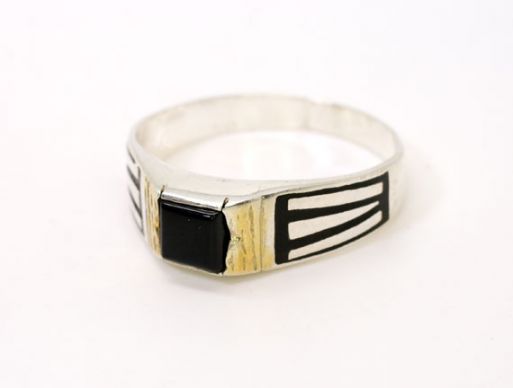 Серебряное кольцо с чёрным агатом 47971 купить в магазине Самоцветы мира