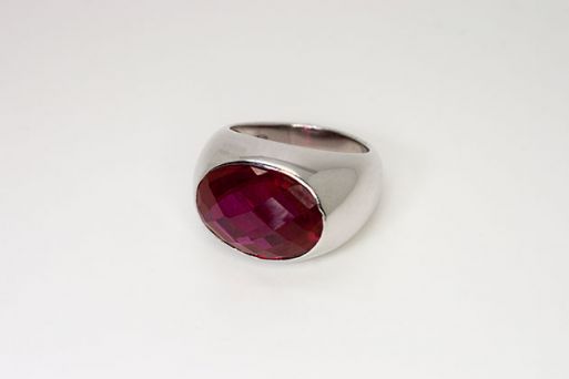 Серебряное кольцо с синтетическим рубином 48192 купить в магазине Самоцветы мира