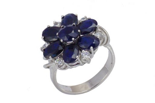 Серебряное кольцо с сапфиром и фианитами 48231 купить в магазине Самоцветы мира