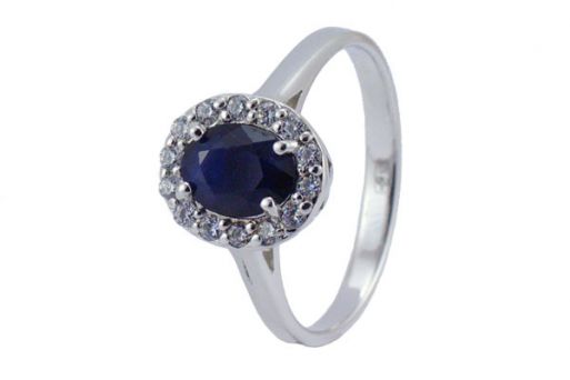 Серебряное кольцо с сапфиром и фианитами 48237 купить в магазине Самоцветы мира
