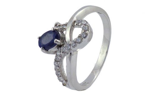 Серебряное кольцо с сапфиром и фианитами 48245 купить в магазине Самоцветы мира