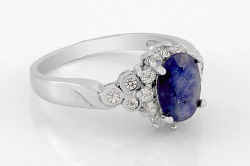 Серебряное кольцо с сапфиром и фианитами 48249 купить в магазине Самоцветы мира