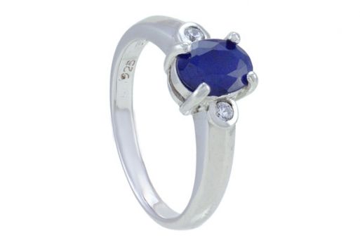 Серебряное кольцо с сапфиром и фианитами 48258 купить в магазине Самоцветы мира
