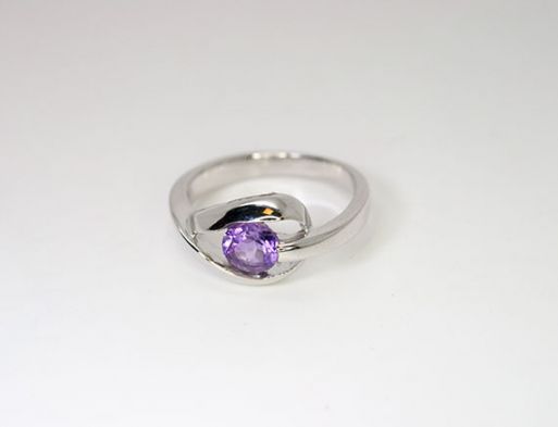 Серебряное кольцо с аметистом 48347 купить в магазине Самоцветы мира