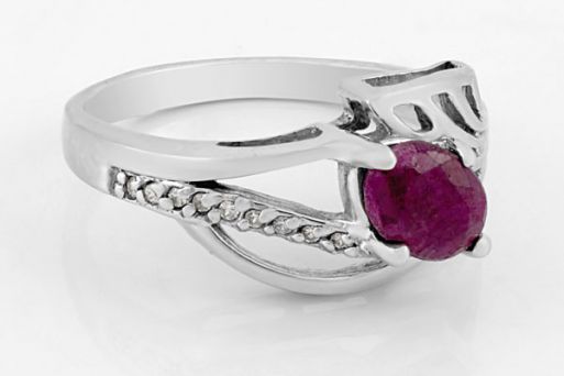 Серебряное кольцо с рубином и фианитами 48664 купить в магазине Самоцветы мира