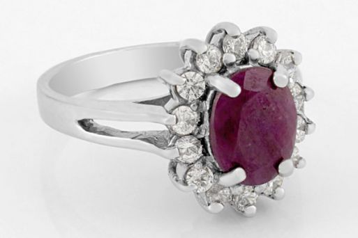 Серебряное кольцо с рубином и фианитами 48668 купить в магазине Самоцветы мира