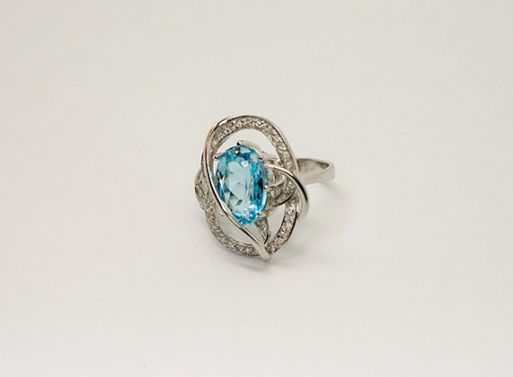 Серебряное кольцо с топазом и фианитами 48694 купить в магазине Самоцветы мира