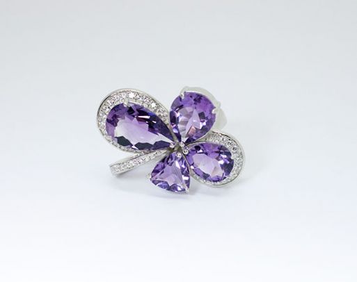 Серебряное кольцо с аметистом и фианитами 48696 купить в магазине Самоцветы мира