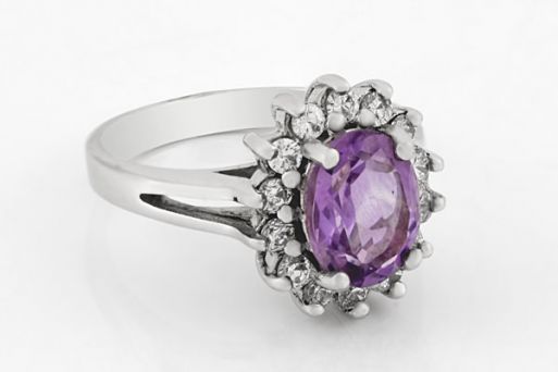 Серебряное кольцо с аметистом и фианитами 48716 купить в магазине Самоцветы мира