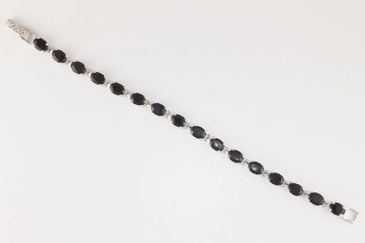 Серебряный браслет с чёрным ониксом 14 овалов 50210 купить в магазине Самоцветы мира