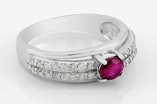 Серебряное кольцо с рубином и фианитами 50312 купить в магазине Самоцветы мира