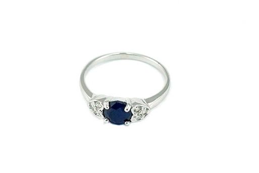 Серебряное кольцо с сапфиром и фианитами 50314 купить в магазине Самоцветы мира