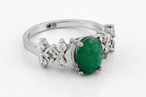 Серебряное кольцо с изумрудом и фианитами 50357 купить в магазине Самоцветы мира
