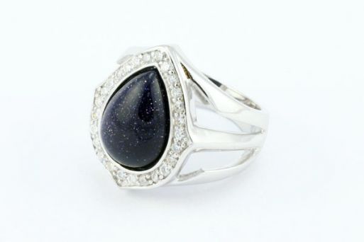 Серебряное кольцо с фиолетовым авантюрином и фианитами 50536 купить в магазине Самоцветы мира