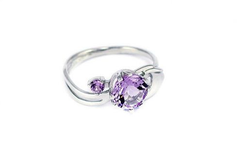 Серебряное кольцо с аметистом 51133 купить в магазине Самоцветы мира