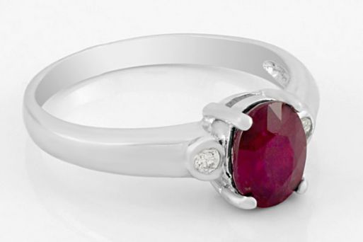 Серебряное кольцо с рубином и фианитами 51382 купить в магазине Самоцветы мира