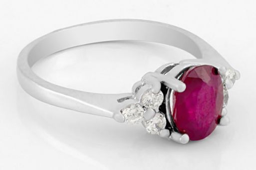 Серебряное кольцо с рубином и фианитами 51554 купить в магазине Самоцветы мира