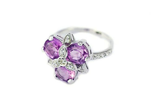 Серебряное кольцо с аметистом и фианитами 51679 купить в магазине Самоцветы мира
