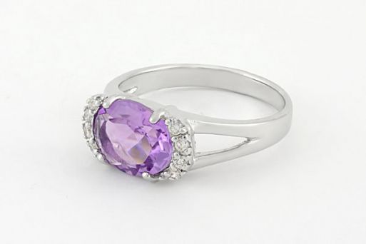 Серебряное кольцо с аметистом и фианитами 51704 купить в магазине Самоцветы мира