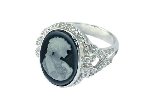 Серебряное кольцо с чёрным агатом и фианитами 51747 купить в магазине Самоцветы мира