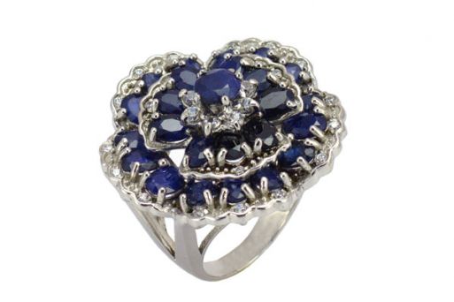 Серебряное кольцо с сапфиром и фианитами 51773 купить в магазине Самоцветы мира