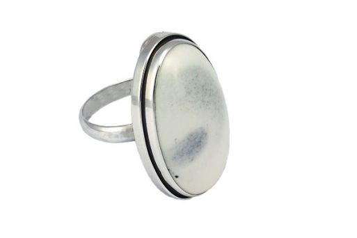 Кольцо из серебра 925 пробы с опалом.