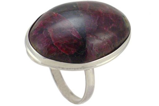 Серебряное кольцо с эвдиалитом 51844 купить в магазине Самоцветы мира