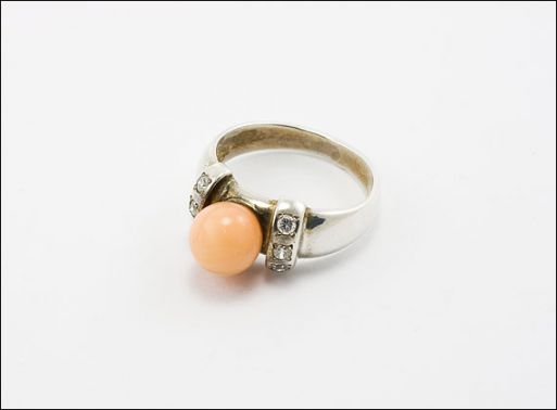 Серебряное кольцо с оранжевым кораллом 5226 купить в магазине Самоцветы мира