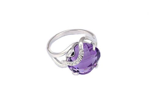 Серебряное кольцо с аметистом и фианитами 52392 купить в магазине Самоцветы мира