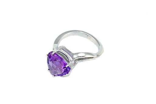 Серебряное кольцо с аметистом 52403 купить в магазине Самоцветы мира