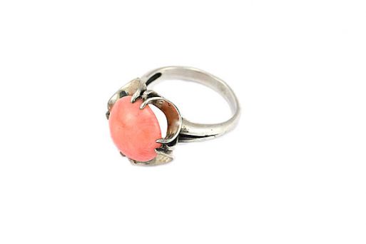 Серебряное кольцо с кораллом 54617 купить в магазине Самоцветы мира