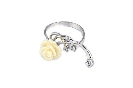 Серебряное кольцо с кораллом и фианитами 52447 купить в магазине Самоцветы мира