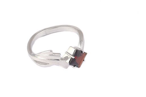 Серебряное кольцо с гранатом 52457 купить в магазине Самоцветы мира