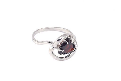 Серебряное кольцо с гранатом 52463 купить в магазине Самоцветы мира